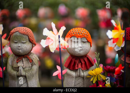 Zōjō-ji tempio buddista in Shiba quartiere Minato, Tokyo, Giappone. Casa del giardino per i bambini non ancora nati. Foto Stock