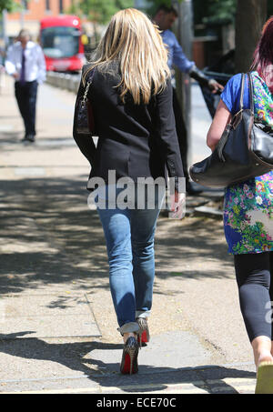 Amanda Holden al di fuori di ITV Studios con: Amanda Holden dove: Londra, Regno Unito quando: 09 Giu 2014 Foto Stock