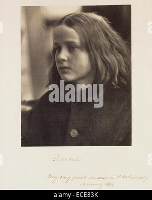 Annie; Julia Margaret Cameron, britannico, nato in India, 1815 - 1879; acqua dolce, Inghilterra, Europa; gennaio 1864; albume silver stampa; immagine: 17,9 x 14,3 cm (7 1/16 x 5 5/8 in.) Foto Stock