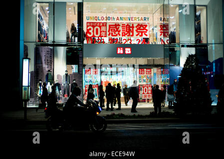 Uniqlo flagship store a Ginza, Tokyo, Giappone. Foto Stock