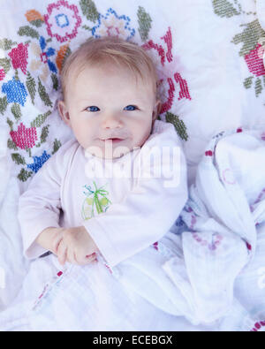 Ritratto di un sorridente baby boy Foto Stock