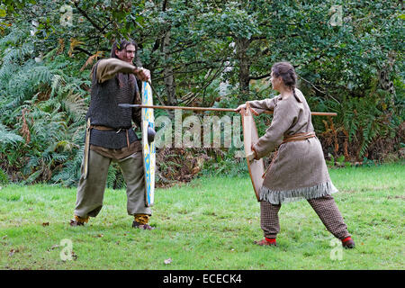 Vicus British Warriors - britannici di C1o annunci . Le donne erano guerrieri in loro proprio diritto & pratica con gli uomini Foto Stock