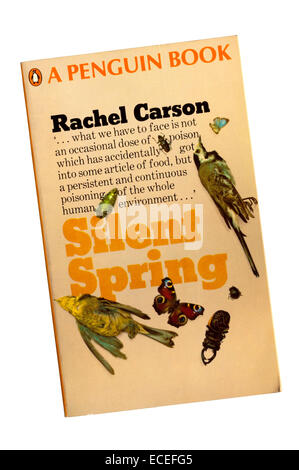 Copia paperback di primavera silenziosa di Rachel Carson. Pubblicato da pinguino. Foto Stock