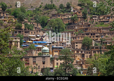 Interconnessi tra loro case fatte di adobe, aste e bolo in terrazza in stile villaggio Masuleh / Massulya, Gilan Provincia, Iran Foto Stock