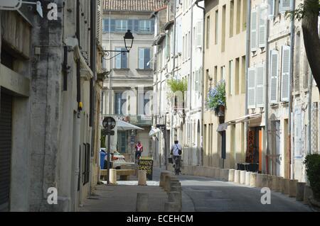 Scene in ed intorno ad Avignone, nel sud-est della Francia, dove tra 1309-1377 sette papi successivi risiedeva. Foto Stock