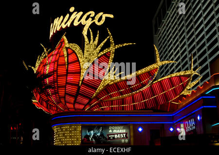 Il Flamingo Hotel & Casino neon segno illuminata di notte lungo Las Vegas Strip, la contea di Clark, Nevada in luglio Foto Stock