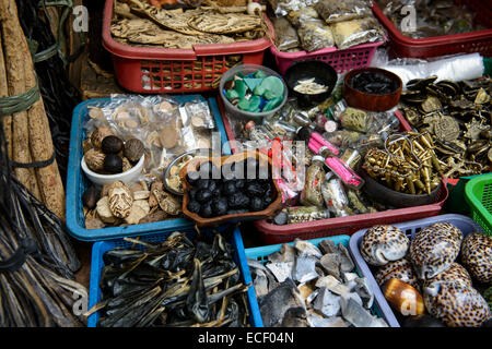 Amuleti spirituale in Quiapo, Manila Foto Stock