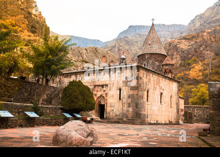 Monastero di Geghard complesso è una singolare costruzione architettonica si trova nella provincia di Kotayk di Armenia Foto Stock