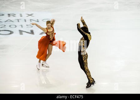 Kaitlyn Weaver / Andrew Poje (CAN) eseguire nella danza SENIOR - breve programma durante il ISU Grand Prix di Pattinaggio di Figura finale di Barcellona Foto Stock