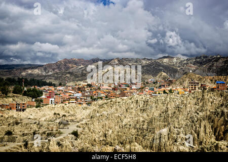 Valle della Luna a La Paz, in Bolivia, con vista sulla città Foto Stock