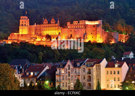 Germania, Baden-Württemberg: vista notturna del castello di Heidelberg Foto Stock