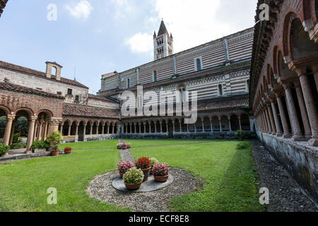 Chiostro della Basilica di San Zeno (noto anche come San Zeno Maggiore o San Zenone) Foto Stock