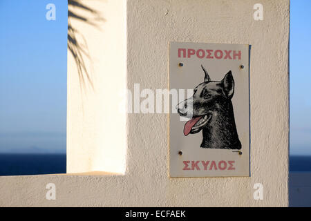 Attenzione al cane, segno greco, Santorini, Grecia Foto Stock