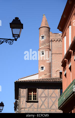 Architettura medievale e la torre angolare nella Città Vecchia o il centro storico di Tolosa Haute-Garonne Francia Foto Stock