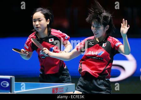 (L a R) Mima Ito, Miu Hirano (JPN), 13 dicembre 2014 - Tennis da tavolo : GAC Gruppo 2014 ITTF World Tour Grand Finals di doppio femminile al Palasport Huamark, Bangkok, Thailandia © YUTAKA AFLO/sport/Alamy Live News Foto Stock