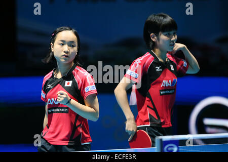 (L a R) Mima Ito, Miu Hirano (JPN), 13 dicembre 2014 - Tennis da tavolo : GAC Gruppo 2014 ITTF World Tour Grand Finals di doppio femminile al Palasport Huamark, Bangkok, Thailandia © YUTAKA AFLO/sport/Alamy Live News Foto Stock