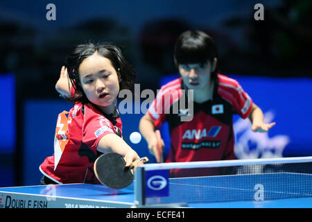 (L a R) Mima Ito, Miu Hirano (JPN), 13 dicembre 2014 - Tennis da tavolo : GAC Gruppo 2014 ITTF World Tour Grand Finals di doppio femminile al Palasport Huamark, Bangkok, Thailandia © YUTAKA AFLO/sport/Alamy Live News Foto Stock