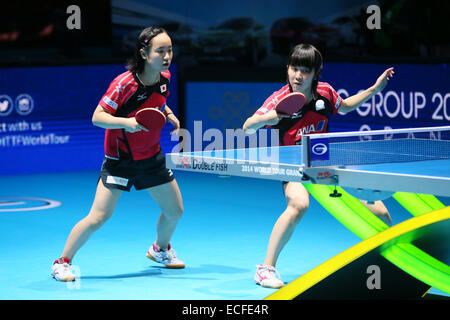 (L a R) Mima Ito, Miu Hirano (JPN), 13 dicembre 2014 - Tennis da tavolo : GAC Gruppo 2014 ITTF World Tour Grand Finals di doppio femminile al Palasport Huamark, Bangkok, Thailandia © YUTAKA AFLO/sport/Alamy Live News Foto Stock