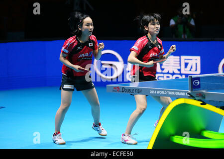 (L a R) Mima Ito, Miu Hirano (JPN), 13 dicembre 2014 - Tennis da tavolo : GAC Gruppo 2014 ITTF World Tour Grand Finals di doppio femminile al Palasport Huamark, Bangkok, Thailandia © YUTAKA AFLO/sport/Alamy Live News Foto Stock