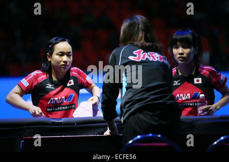 (L a R) Mima Ito, Miu Hirano (JPN), 13 dicembre 2014 - Tennis da tavolo : GAC Gruppo 2014 ITTF World Tour Grand Finals di doppio femminile al Palasport Huamark, Bangkok, Thailandia © YUTAKA AFLO/sport/Alamy Live News Foto Stock