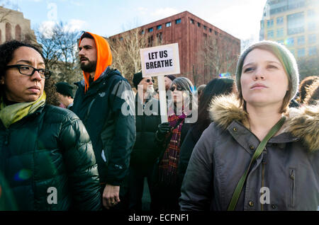 New York, Stati Uniti d'America. 13 dicembre, 2014. Dieci giorni dopo a Staten Island Grand Jury non è riuscito ad incriminare funzionario di polizia Daniel Pantaleo per uccidere Eric Garner Newyorkesi continuare a protestare come parte di una Giornata nazionale di rabbia contro la polizia brutalità. Credito: Stacy Rosenstock Walsh/Alamy Live News Foto Stock