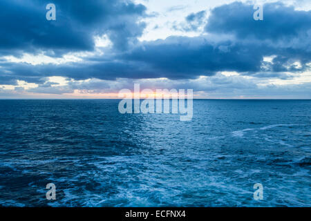 Tramonto sul mare atlantico Foto Stock