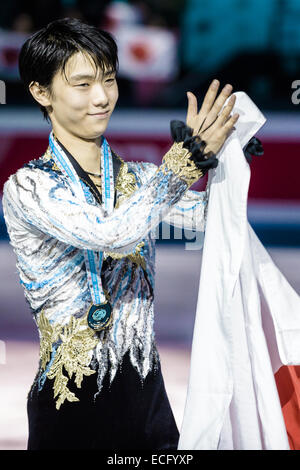 Barcellona, in Catalogna, Spagna. Xiii Dec, 2014. YUZURU HANYU (JPN) pone per i fotografi durante la cerimonia della vittoria per l'ISU Grand Prix campione finale presso l'ISU Grand Prix di Pattinaggio di Figura finale di Barcellona © Matthias Oesterle/ZUMA filo/ZUMAPRESS.com/Alamy Live News Foto Stock