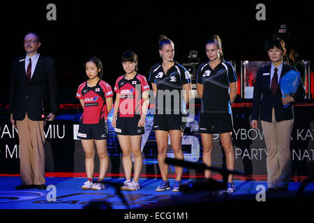 (L a R) Mima Ito, Miu Hirano (JPN), Natalia Partyka, Katarzyna Grzybowska (POL), 13 dicembre 2014 - Tennis da tavolo : GAC Gruppo 2014 ITTF World Tour Grand Finals di doppio femminile finale allo Stadio al Coperto Huamark, Bangkok, Thailandia © YUTAKA AFLO/sport/Alamy Live News Foto Stock