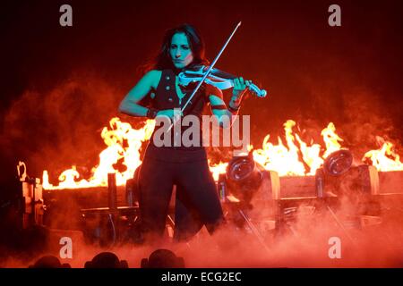 Tampa, Florida, Stati Uniti d'America. Xiii Dec, 2014. "Trans Siberian Orchestra' esegue a Amalie Arena. © Brad Moore/ZUMA filo/ZUMAPRESS.com/Alamy Live News Foto Stock