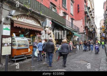 Via dei Tribunali, Napoli Città Vecchia, Campania, Italia Foto Stock