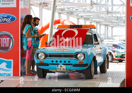 ISTANBUL TURCHIA Luglio 12 2014 Controllo avviamento auto podio 35. Istanbul Rally Foto Stock