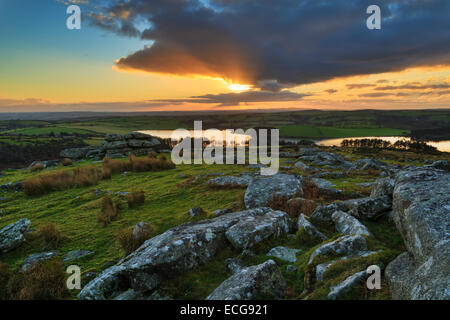 Ultima luce oltre il Lago Siblyback Foto Stock