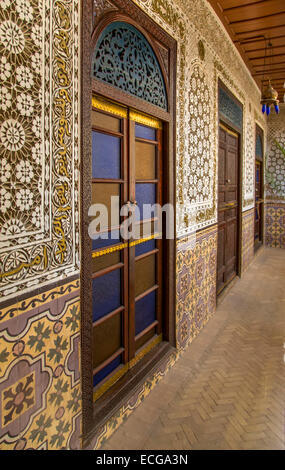 Marrakech, Marocco - 11 settembre 2014: dettaglio da Amlal Riad di Marrakech, Marocco. Riad Amlal hanno autentica decorate camere Foto Stock