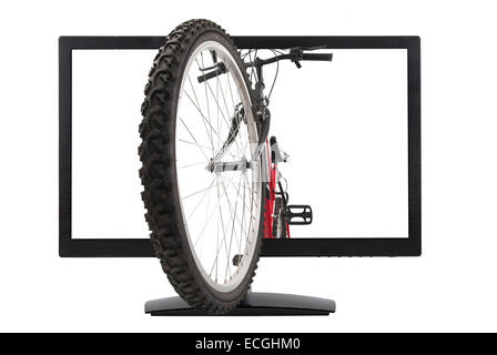 Ruota anteriore della mountain bike e monitor LCD, isolata, studio shot Foto Stock