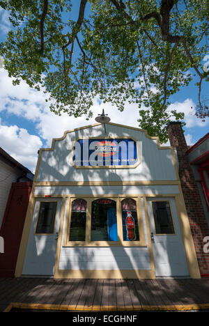 Una facciata di edificio sul Calgary Stampede grounds costruito per rappresentare la storica Weston panificio storefront. Foto Stock