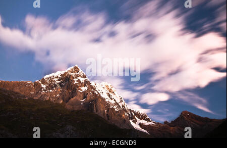 Cordillera Huayhuash al crepuscolo, Perù Foto Stock