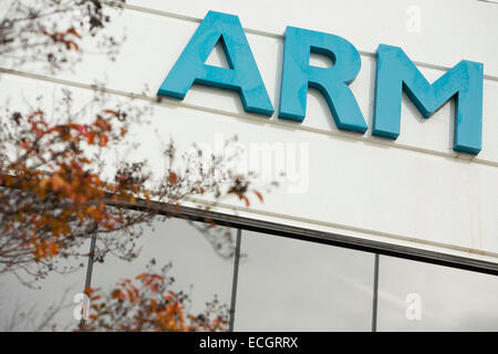 Un edificio di uffici occupati da semiconduttori e software maker ARM Holdings. Foto Stock