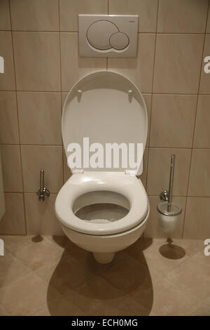 Sedile di gabinetto all Europa hotel tedesco annesso bagno di Berlino Foto Stock