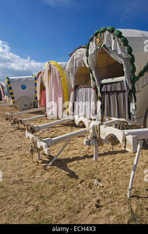 Carrelli tipici a El Rocio village, 'Romería', pellegrinaggio, a El Rocío, Almonte, Huelva, Andalusia, Spagna, Europa Foto Stock