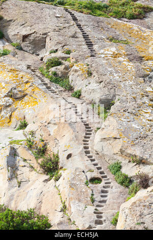 Sulle orme di pietra nella roccia. Tangeri, Marocco, Africa Foto Stock