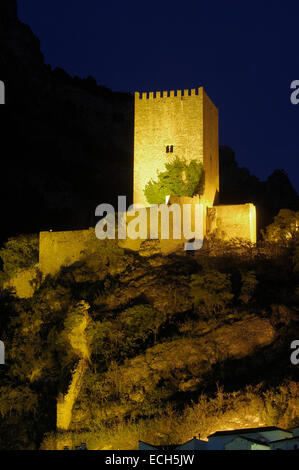 Yedra castello nel villaggio di Cazorla, Sierra de Cazorla Segura y Las Villas parco naturale, provincia di Jaén, Andalusia, Spagna, Europa Foto Stock