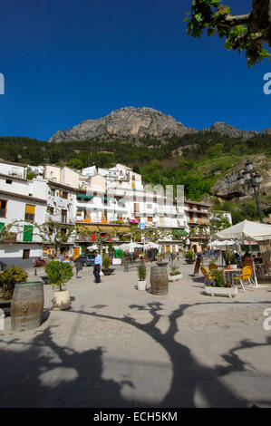 Il villaggio di Cazorla, Sierra de Cazorla Segura y Las Villas parco naturale, provincia di Jaén, Andalusia, Spagna, Europa Foto Stock