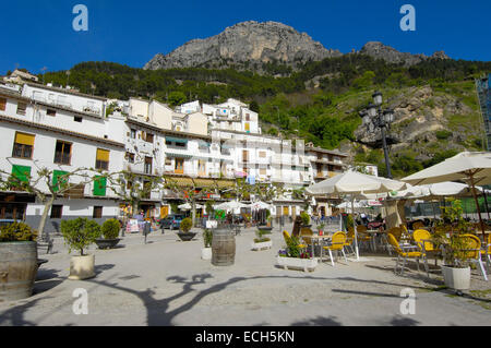 Il villaggio di Cazorla, Sierra de Cazorla Segura y Las Villas parco naturale, provincia di Jaén, Andalusia, Spagna, Europa Foto Stock