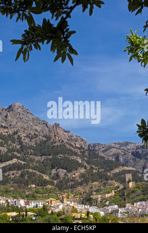 Il villaggio di Cazorla, Sierra de Cazorla Segura y Las Villas parco naturale, provincia di Jaén, Andalusia, Spagna, Europa Foto Stock