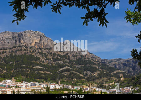 Il villaggio di Cazorla, Sierra de Cazorla Segura y Las Villas parco naturale, provincia di Jaén, Andalusia, Spagna, Europa Foto Stock