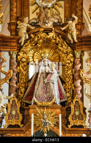 Altare maggiore con la pittura, Grazia Cappella con interni rococò, la Chiesa del pellegrinaggio dell'Assunzione, Hohenpeißenberg Foto Stock