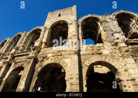 Anfiteatro romano, Les Arènes, Arles, Bouches du Rhone, Provence, Francia Foto Stock
