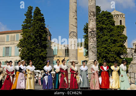 Arlésiennes, Fete du Costume, Arles, Bouches du Rhone, Provence, Francia Foto Stock