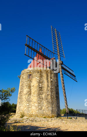 Alphonse Daudet il mulino a vento, vicino a Arles, Bouches du Rhone, Provence, Francia Foto Stock