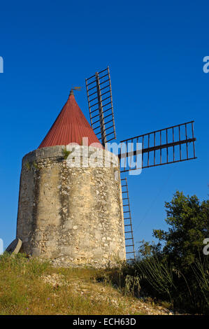 Alphonse Daudet il mulino a vento, vicino a Arles, Bouches du Rhone, Provence, Francia Foto Stock